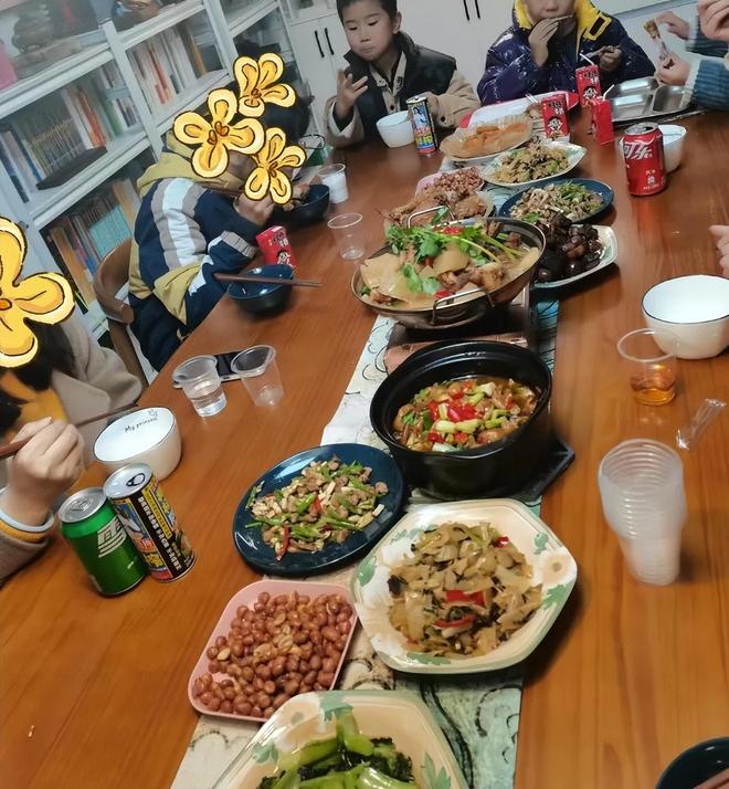 桌为例告诉你好家具的标准就这3条!PG麻将胡了买家具别凭感觉!以餐(图7) 桌为例告诉你好家具的标准就这3条!PG麻将胡了买家具别凭感觉!以餐(图7)