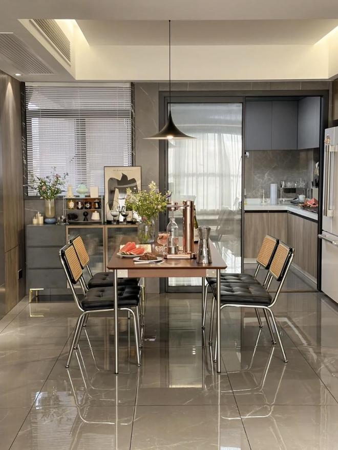 PG麻将胡了免费模拟器广东夫妇的127㎡新家那叫一个高级拍照给大伙瞅瞅超羡慕(图2)