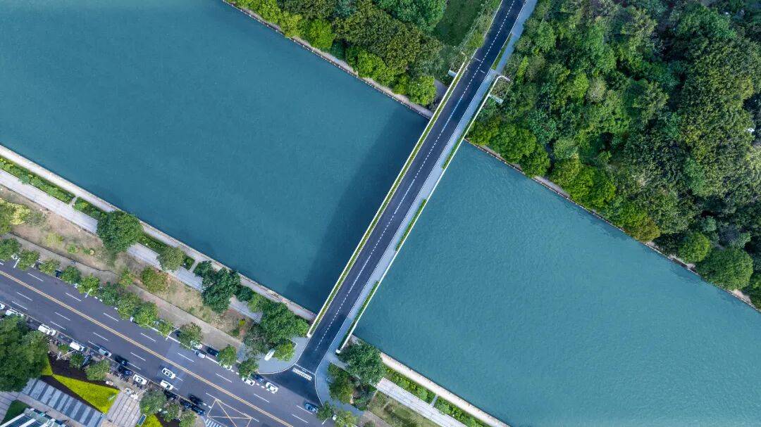 ！广州千万豪宅5分钟被秒麻将胡了黄金闪崩信号落地(图2)