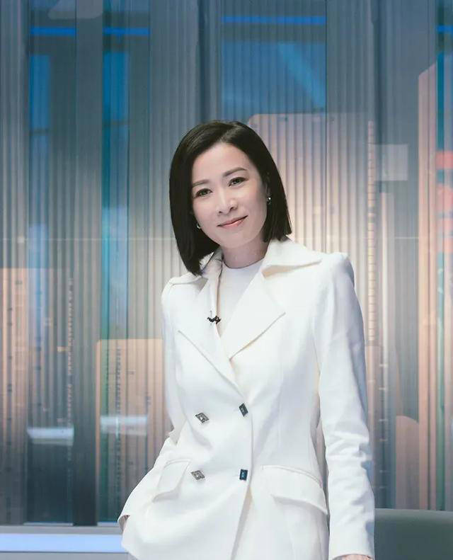 价过亿独居客厅仅10㎡小破宅只想当个富婆PG麻将胡了网站入口50岁佘诗曼:未婚身(图7) 价过亿独居客厅仅10㎡小破宅只想当个富婆PG麻将胡了网站入口50岁佘诗曼:未婚身(图7)